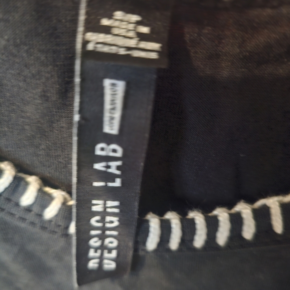 Design Lab Black Sleeveless Crop Top with White Trim Size Small - Picture 2 of 5